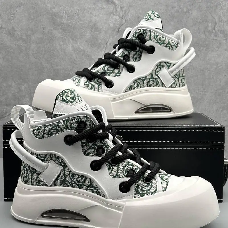 Basics Simple Stylish Skateboarding Shoes-1