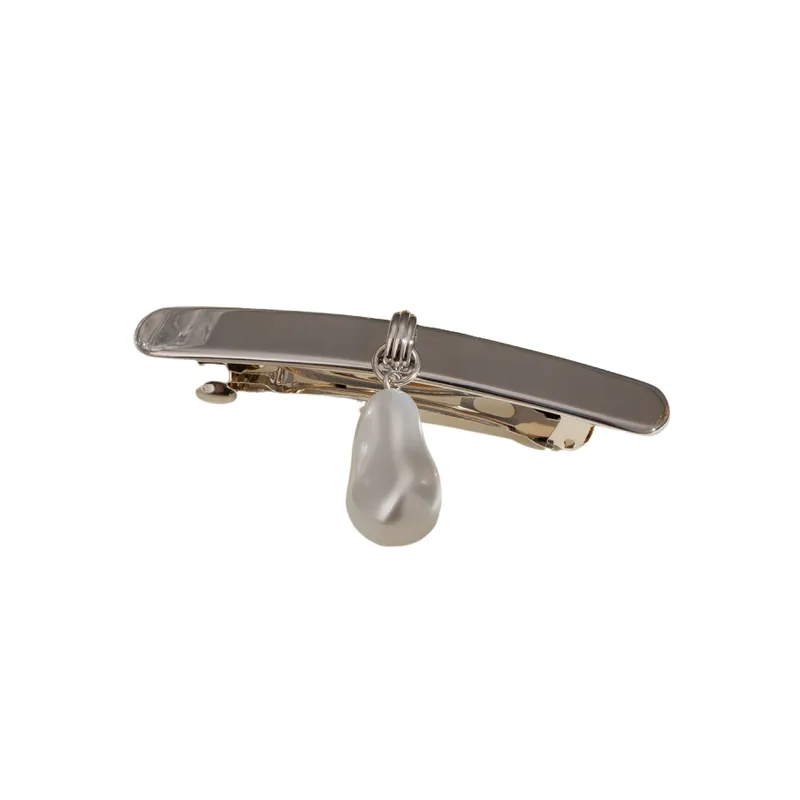 Fashionable Pearls Hair Clip