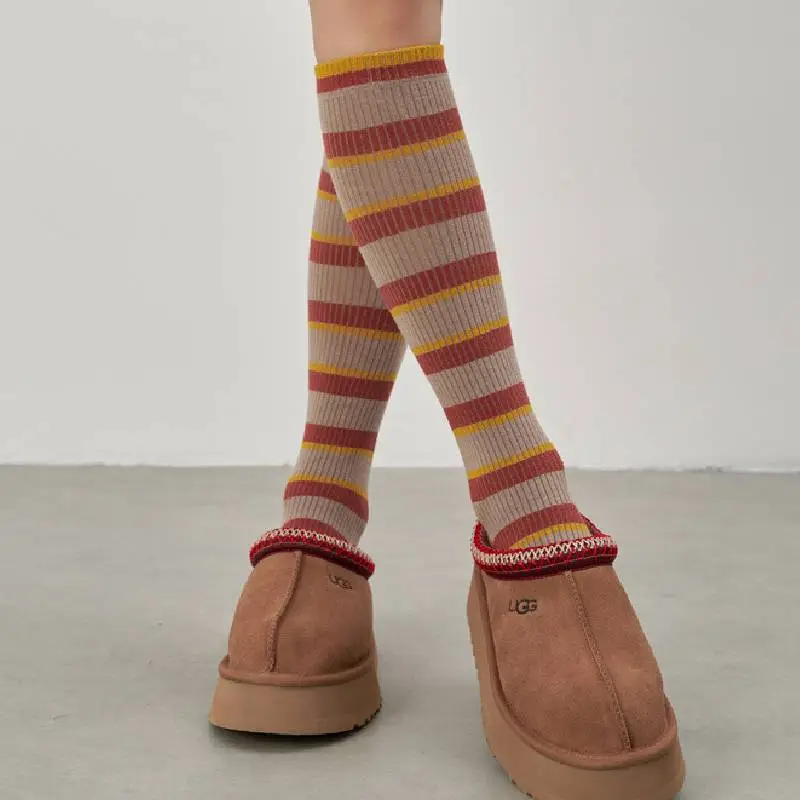 Retro Contrast Color Combed Cotton Mid Calf Sock-1