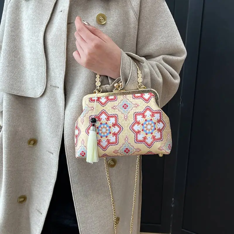 Fashionable Basics Handbag-7