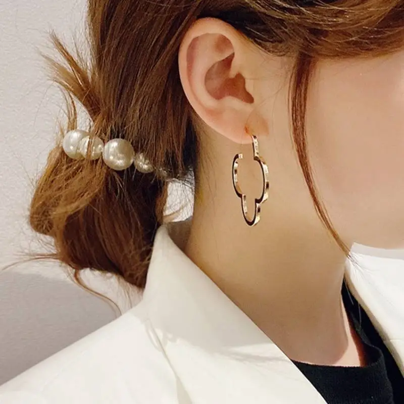 Simple Geometric Ear Stud Women-1