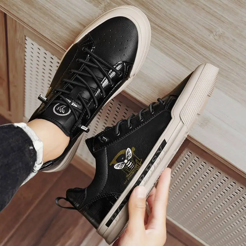 Fashionable Striped Lifestyle Shoes-2
