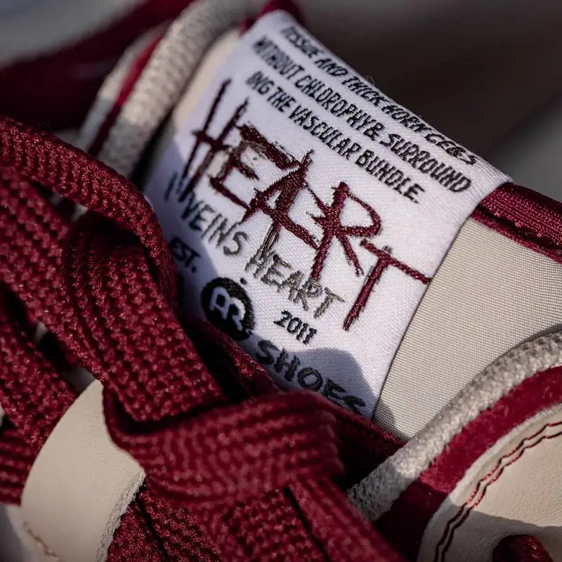 Retro Graffiti Skateboarding Shoes-3