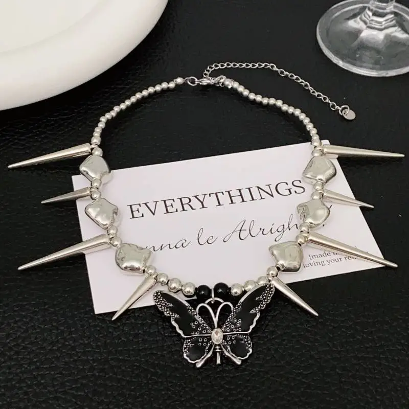 Fashionable Butterfly Necklace-1
