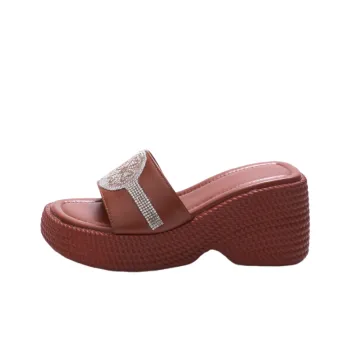 Fashionable Simple Flip Flops