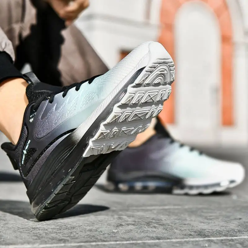 Simple Breathable Running Shoes-1