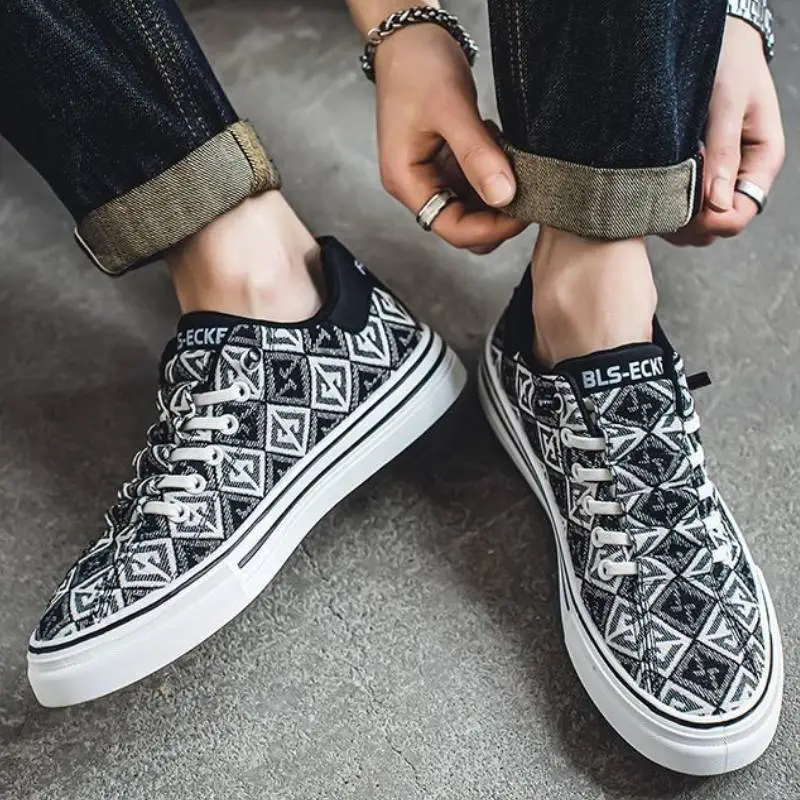 Retro Fashionable Skateboarding Shoes-2