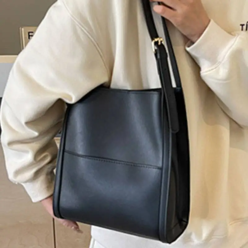 Retro Distress Shoulder Bag-1