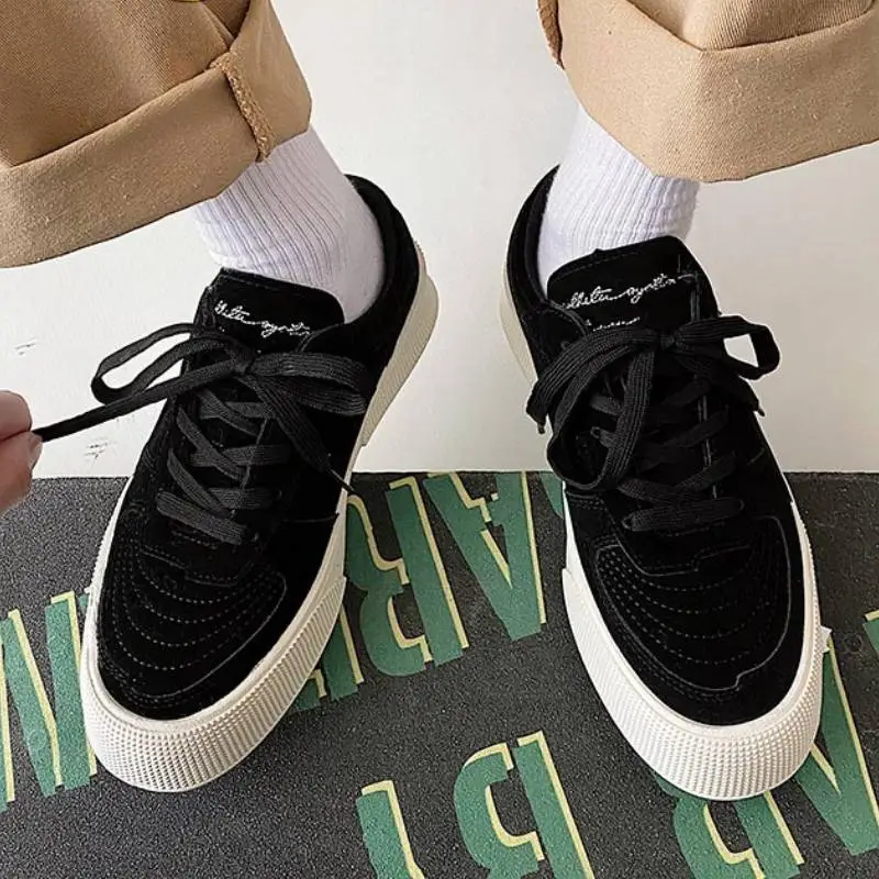 Sporty Plain Skateboarding Shoes-5