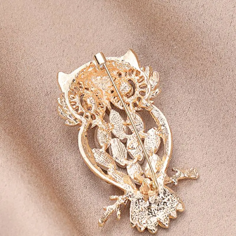 Elegant Simple Brooch-2