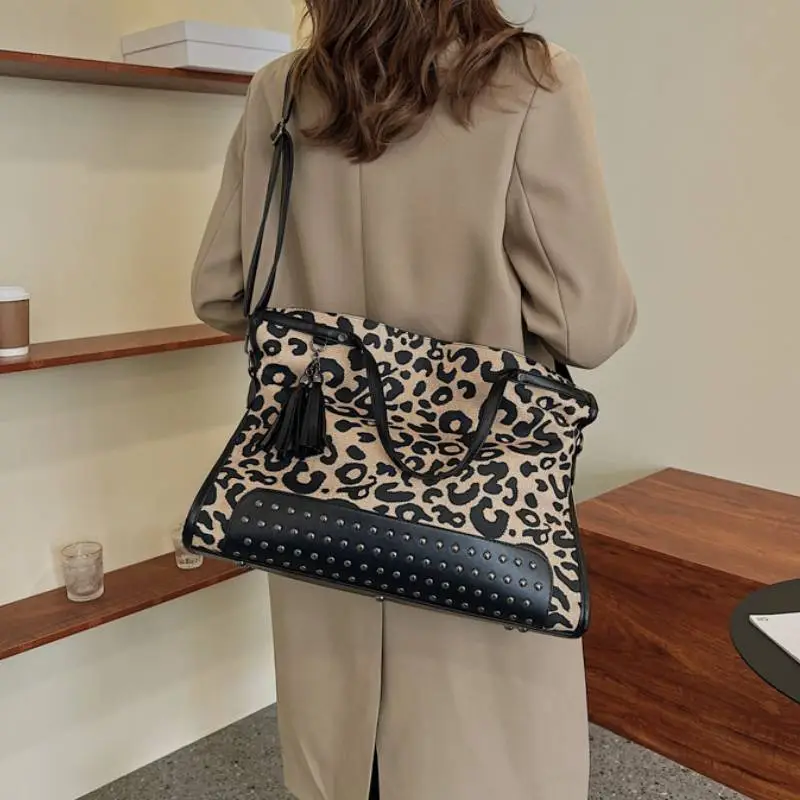 Fashionable Simple Shoulder Bag-4