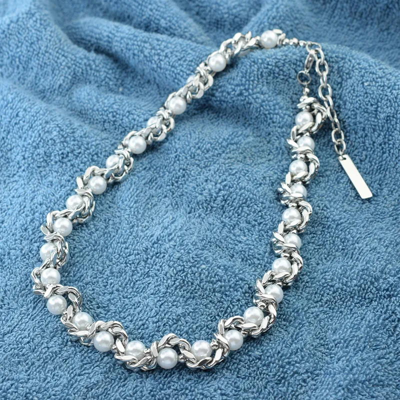 Fashionable Pearls Necklace-1
