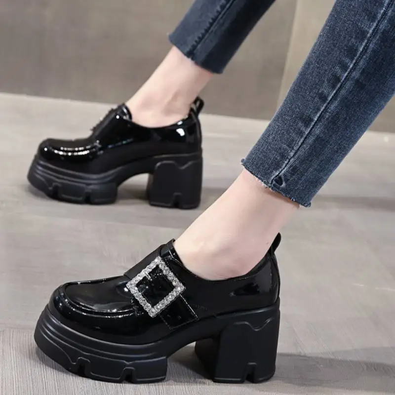 Simple Funky Loafer-1