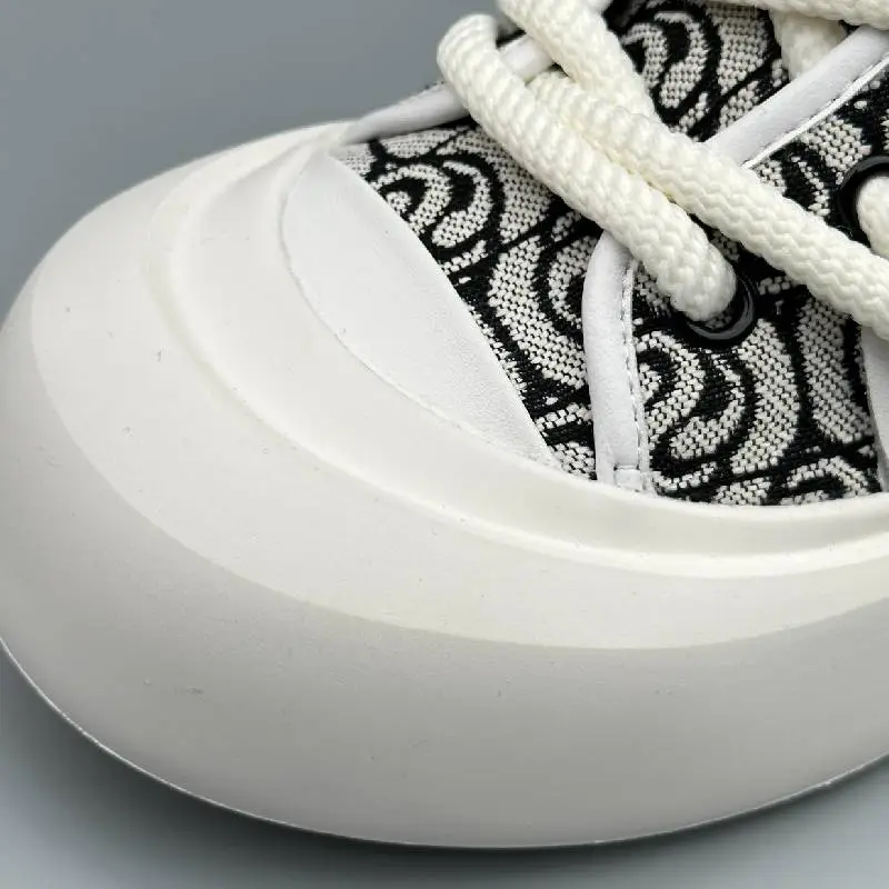 Basics Simple Stylish Skateboarding Shoes-5